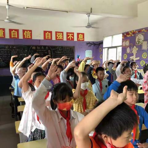 余干二小五2班儿童节！留住孩子们童年！