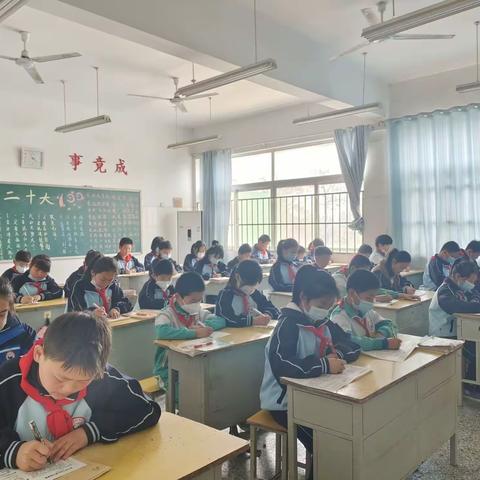 榜样在身边 向优秀看齐——菜屯镇南海子中心小学五年级一班表彰大会