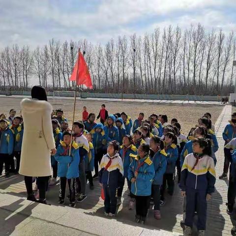 巴彦包特小学 “雷锋日”“好人好事，精神永传”主题活动，