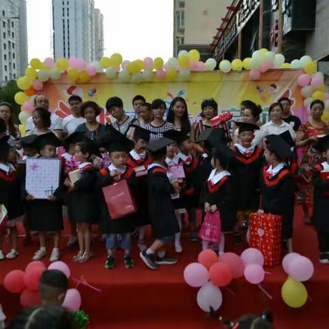 东方金子塔幼儿园臻灿园毕业典礼