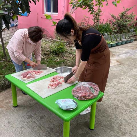 我们一起来烧野火饭一一记旧馆贝贝乐幼儿园大五班家长助教