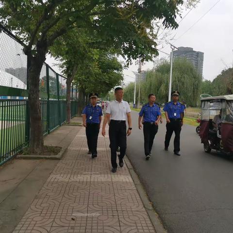 市城管局党组书记、局长王志文带队实地检查督导市区创文工作