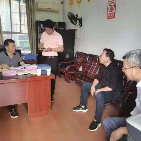 接渡镇中心完小迎接市局驻片督学督查工作