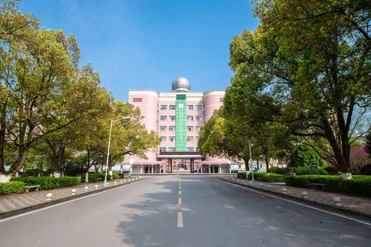怀化市4月学考模考中溆浦一中九科合格率全市第一