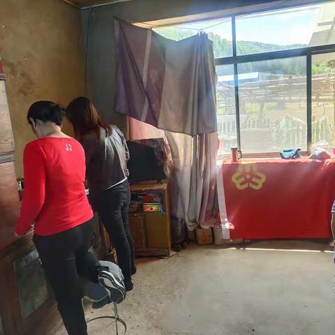 清原县南山城镇大枉沟村妇联雷锋日活动