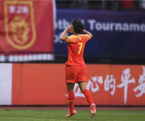 女足当如中国红