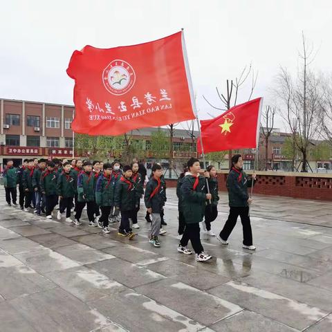 清明祭英烈 丰碑励童心——兰考县玉兰小学祭扫活动