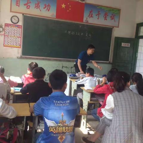 4月19日，茅台镇三岔河小学语文教研组开展教研话动，由赵浪老师执教第18课“跨越百年的美丽”。