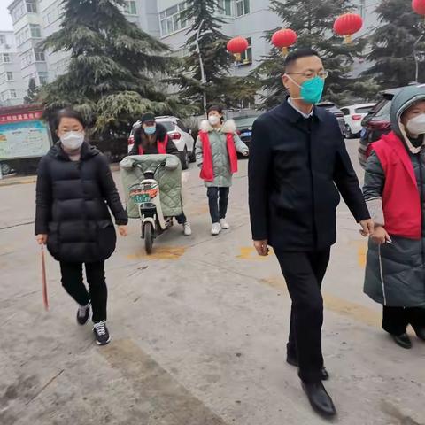 心系困难群众     情牵百姓冷暖﻿ —区委办在行动