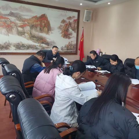 区委办第一时间学习传达2月7日上午区委理论学习中心组（扩大）会议精神
