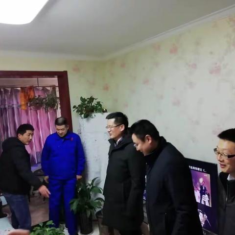 雁塔区委副书记、代区长赵雷检查丰硕佳园小区供暖情况