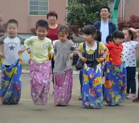 走进社区，欢乐无限——三官中心幼儿园进社区系列活动一