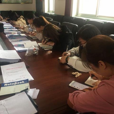 共上一堂思政课——兴盛民族小学全体教师学习《中小学教师职业道德规范》暨厉行勤俭节约活动掠影