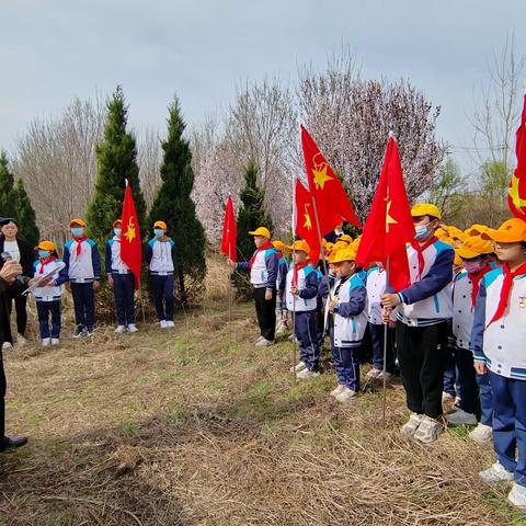 传承红色基因 弘扬先烈精神 争做时代新人——赵家屯小学清明祭扫活动