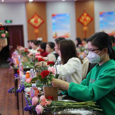“以花为名 共赴花事”布尔津喀纳斯农商银行开展回馈客户主题插花活动