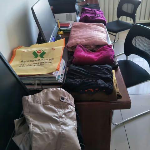 阔斯特克镇吉迭勒村开展“衣暖人心 旧衣捐赠 再利用环保公益”惠民日活动