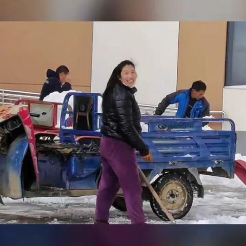 风雪无情人有情 除冰扫雪暖人心