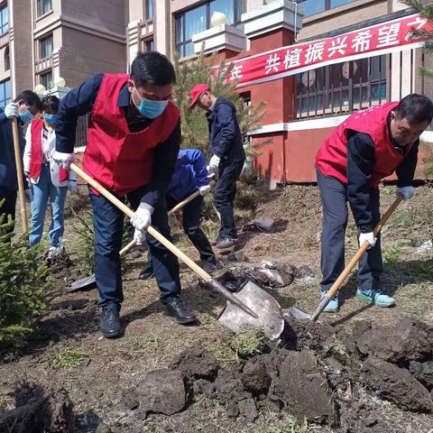 市直机关工委开展“献礼建党100周年共植振兴希望之树”精品党日活动