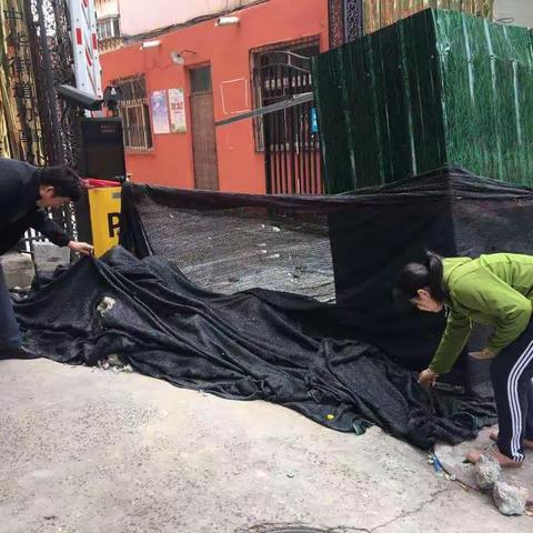 国庆坚守岗位一线 共建平安和谐社区