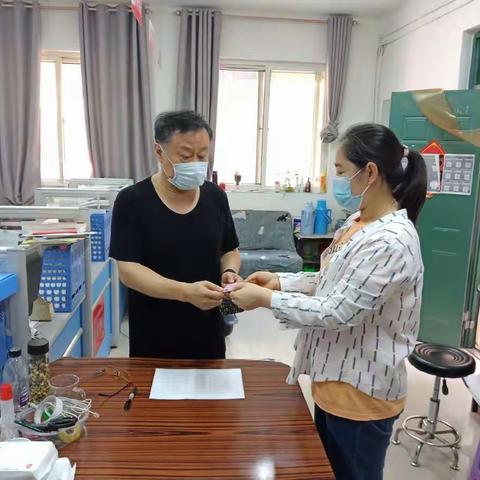 【中华街道土山街社区】          关爱失独家庭 端午慰问暖人心