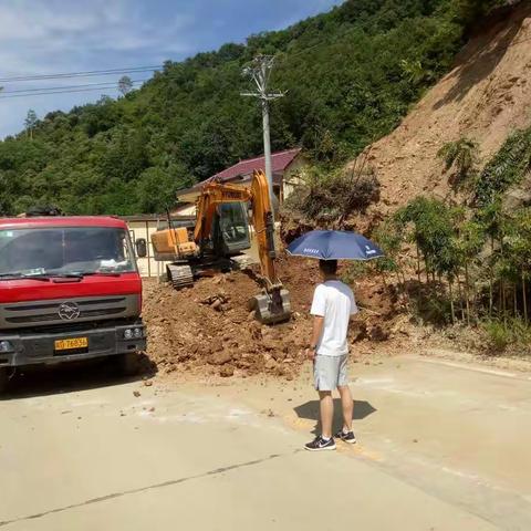 磨木路清理塌方