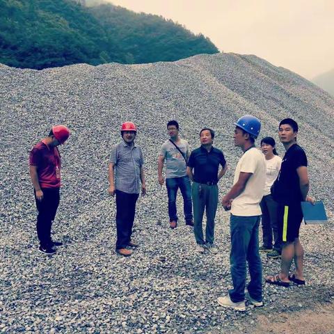 8月6日市质检对安冷路建设进行第二次检查。管理处，总监办，项目部随行。