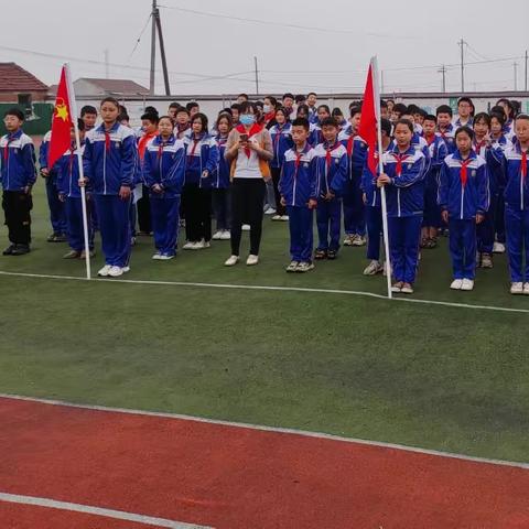 田集学区杨道堌小学举行“学习二十大，争做好队员”六一入队仪式