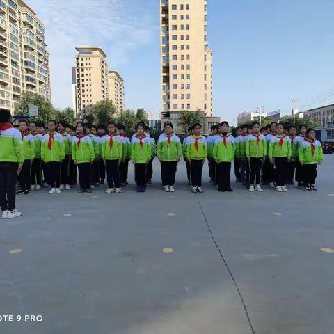 繁阳小学五年级队形风采展示