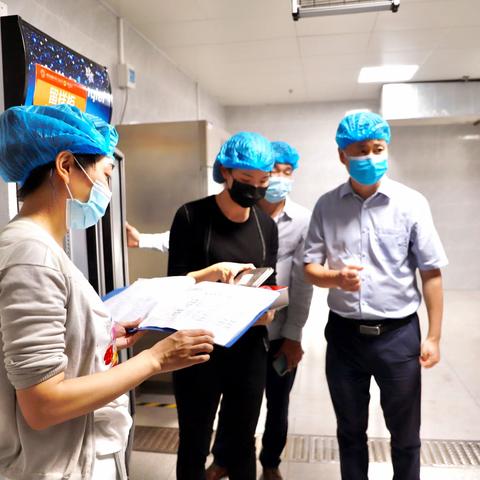 高新区食药监局、教育局和辖区防疫部门对我校食堂进行了专项检查