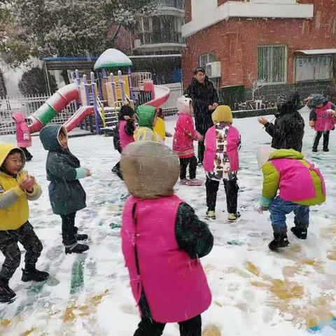 "点亮童年，趣玩雪天”——银河幼儿园大一班玩雪篇