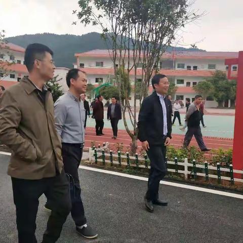 高溪中学均衡达标–迎接教体局领导视察篇