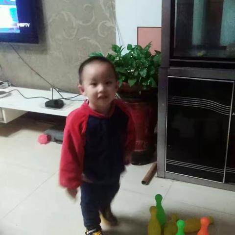 孙子快一周岁了！愿健健康，快快乐乐成长。