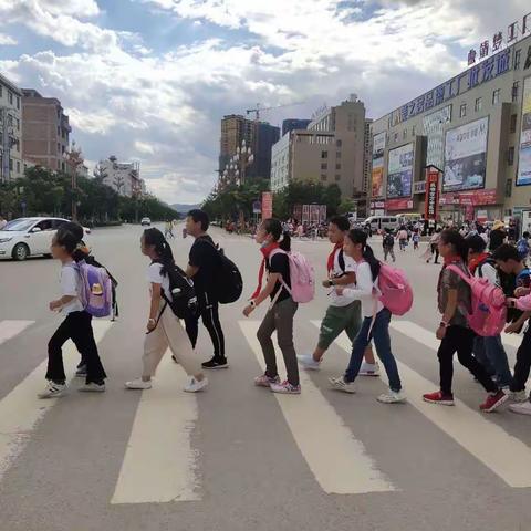 庄家湾小学6月12日路队