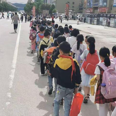 庄家湾小学路队（6月4日）