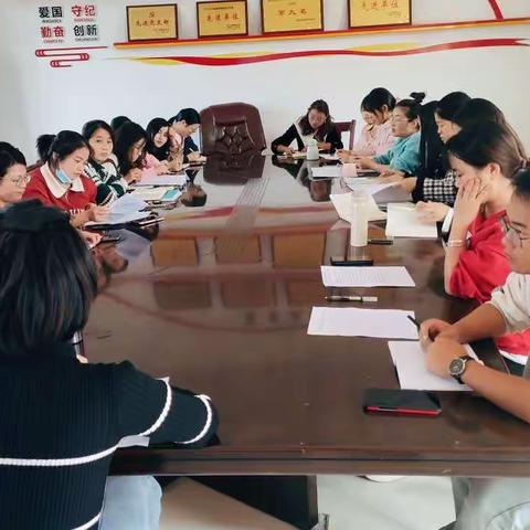 研读新课标 分享共成长——记杭桥中心小学新课标学习分享会