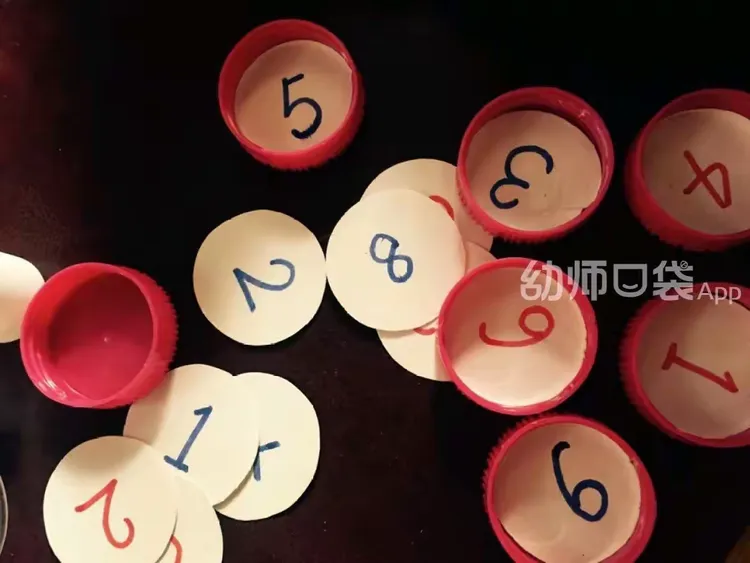 益智类游戏：翻翻棋