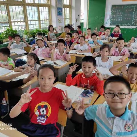 【华竹学校】今年教师节不收礼，收礼只收彩虹Pi🌈