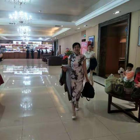 天皇女王