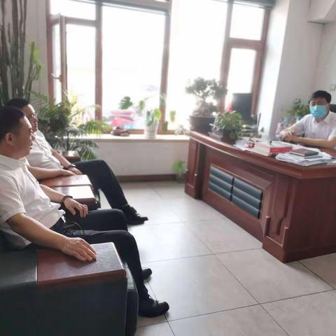 雷炎街道海福社区能力作风建设年开展喜迎“七一”联合包扶社区领导走访慰问老党员活动