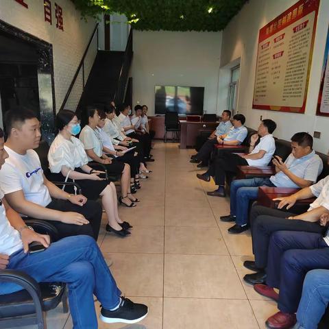 雷炎街道海福社区能力作风建设年携手林草局开展“献爱心送温暖”活动