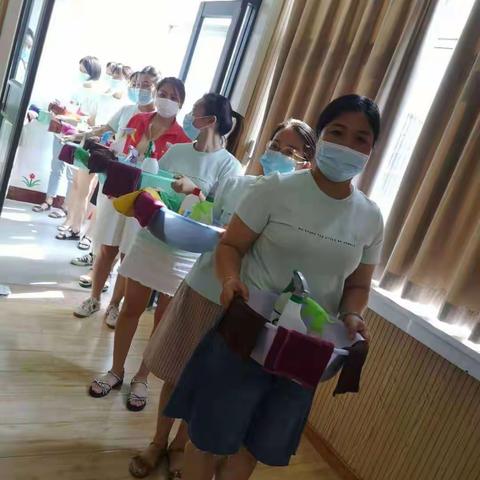 “亮我技能   展我风采”中心幼儿园保育教师消毒展示活动
