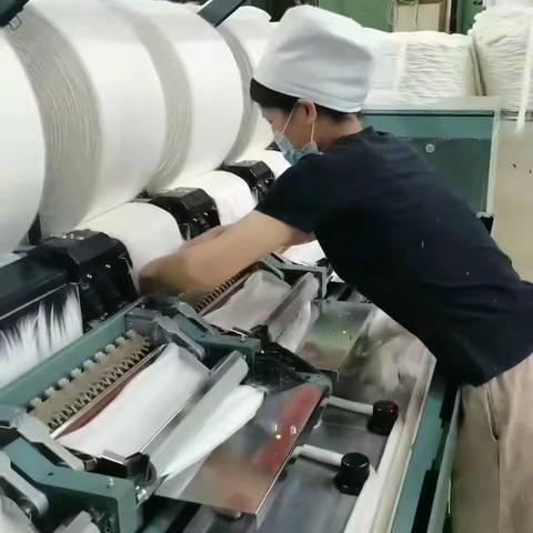 笃定信心、稳中求进、勇挑大梁、争先出彩——记北系统前纺车间精梳挡车工申小玉