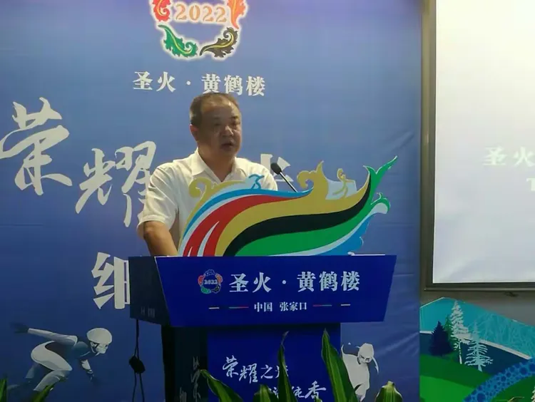 片,湖北中烟品牌研究员周丹现场解读黄鹤楼硬圣火产品特点及品牌文化