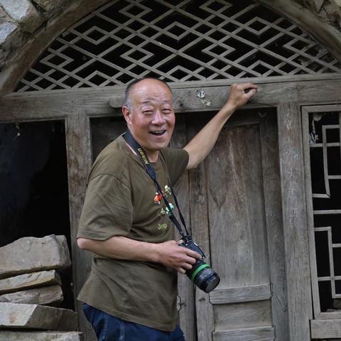 新城摄影协会“红色之旅”的摄影故事——“一条狗引起的笑话”