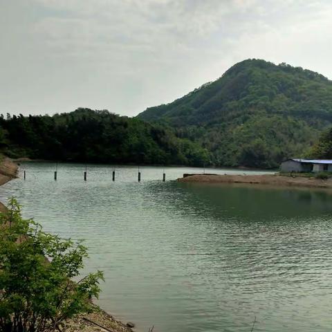 水还是那水，山还是那山，38年前父亲带我来时和儿子一样充满兴奋，如今再到此却是心境不一样了。。。