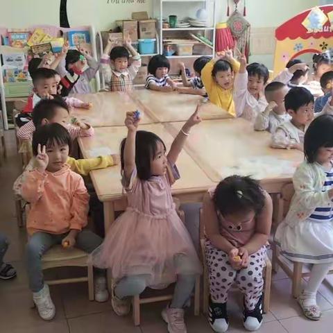 迎接美好，快乐成长------李周小朋友幼儿园的快乐时间光！