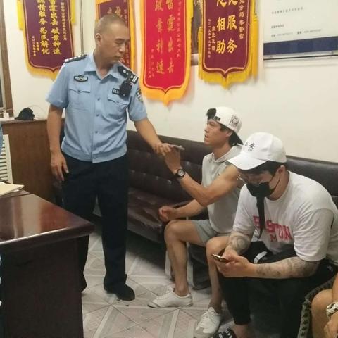 热心查找  帮助外国失主找到遗失财物