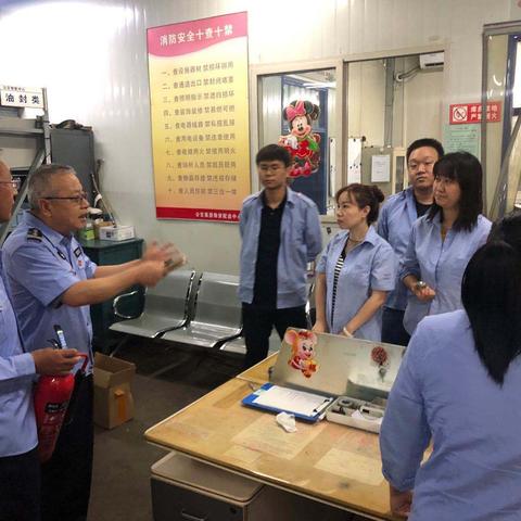 公交分局二大队前往公交二公司进行安全检查