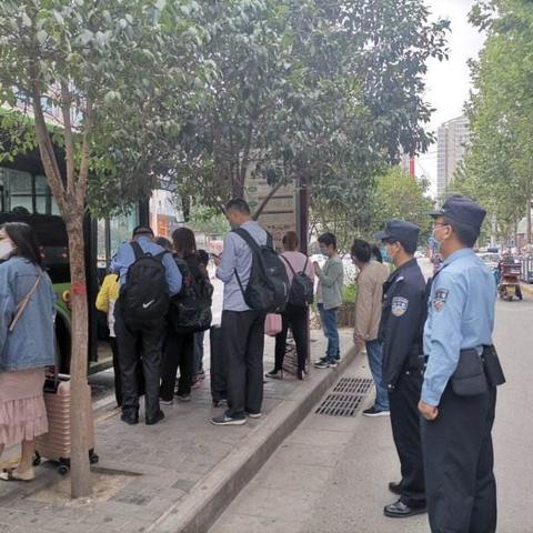 “五一”小长假最后一天  依然坚守岗位守护群众平安出行