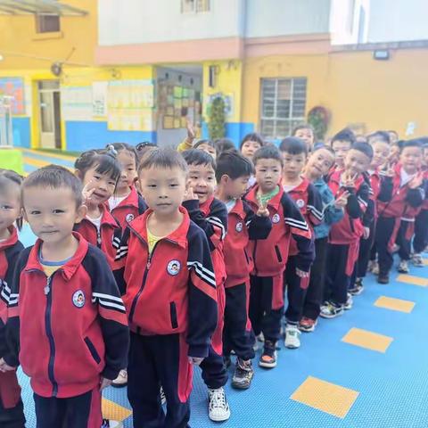 金太阳幼儿园大班社会实践活动——“宝宝逛超市”